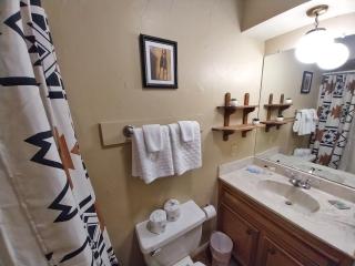 Valley Condo 119 - Creekside - WiFi - Hot Tub - Fireplace - Washer - Dryer - Playground - 7