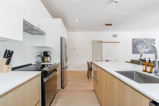 Revel Heights - Large 3 Bedroom Condo - 8
