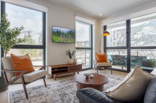 Revel Heights - Large 3 Bedroom Condo - 0