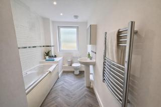 Blueberry Tree Apartment with Free Parking & Near Station - 1