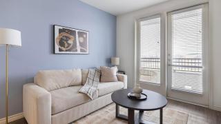 Landing Stunning 1BD Gym - 8