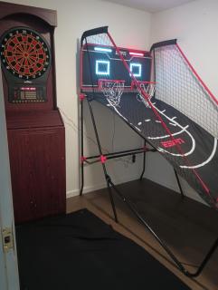 Big saltwater pool, theater room, shuffleboard, electronic darts and basketball - 7