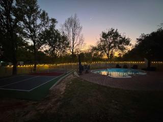 15 Min to UA Private Heated Pool Huge Yard Luxe Master - 7