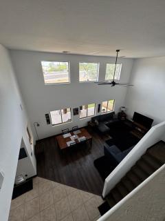 Luxury Room - Queen Bed, Pool & Putting Green - 6