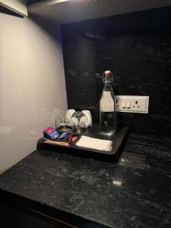 Modern Luxe Studio Ambience Cozy & Stylish Stay - 9