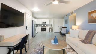 Landing Incredible 1BD Gym Pool - 8
