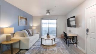 Landing Incredible 1BD Gym Pool - 9
