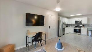 Landing Incredible 1BD Gym Pool - 4