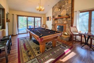 Hot Tub and Fire Pit Creekside Gatlinburg Getaway! - 6