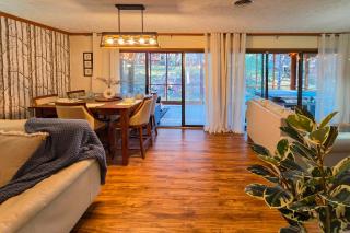 Hot Tub and Fire Pit Creekside Gatlinburg Getaway! - 1