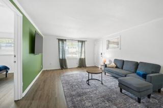 cozy three bedroom home in orange park - 0