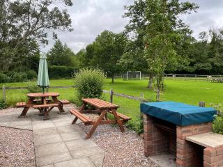 Stables- Ukc4912 - 2