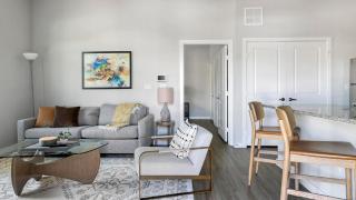 Landing Stunning 1BD Gym Pool - 8