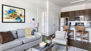 Landing Stunning 1BD Gym Pool - 6