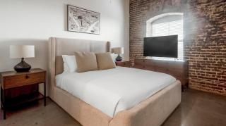 Landing Spectacular 2BD Courtyard Gym - 3