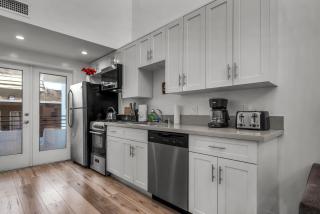 Lux Modern 1-Bedroom 1-Bathroom Loft With Parking - 7