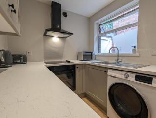 Belfast City Great Location Apartment - 1