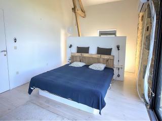 Spacious Holiday Home with Private Garden - 2