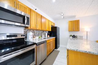 30FL Partial Ocean View with Lanai, Wi-Fi, & Parking - 7