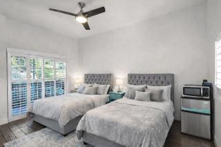 Modern Hillside 1BR Retreat - 0