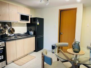 Sophisticated & Spacious Unit at AMA Tower 3415 - 2