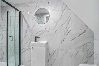 Modern Top Floor Studio in Putney SW15 Sleeps 3 - 8