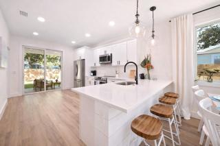 Casita Augustina - Modern Coastal Cottage with Patio, Waffle and Coffee Bar, Near Historic Downtown & Short Drive to Beach - 6