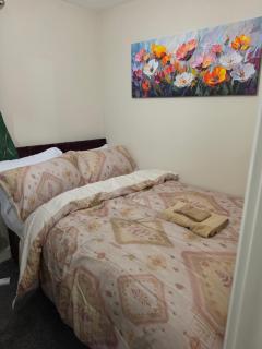 Amesbury Cozy Contractor Home - 7
