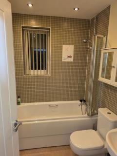 Amesbury Cozy Contractor Home - 5