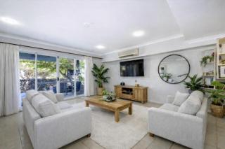 Apollo Stayz Luxury Apartment 63 - pool- spa- jetty - 5