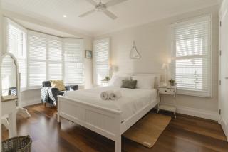 Stanhope Byron Central Stay with Coastal Vibes - 3