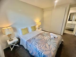 Midnight Haven BrandNew Modern spacious 3BR home Near Airport Garage Parking - 6