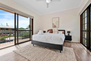 Beachfront - Opposite Boat Ramp - 4