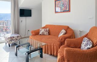 2 Bedroom Gorgeous Apartment In Donji Humac - 2