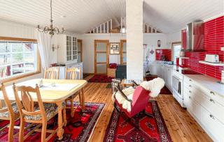 2 Bedroom Beautiful Home In Indre Nerøy - 7