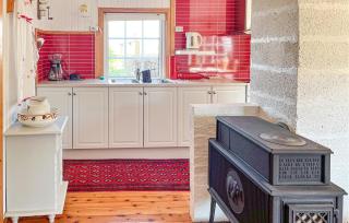 2 Bedroom Beautiful Home In Indre Nerøy - 5