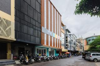 Sans Hotel Cengkareng - 8