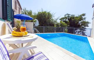Amazing Home In Makarska - 2