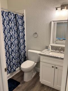 Modern townhouse, with two master suites in a gated community, tennis courts, basketball courts, huge swimming pool and playground - 9