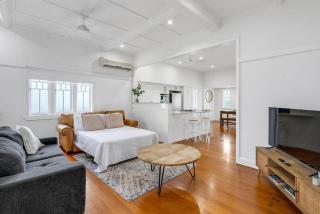 Tropic Rise - Steps to the Cairns Esplanade & Dining - 2