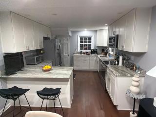 Beautiful three bedroom two bathroom one car garage spacious stylish house - 9
