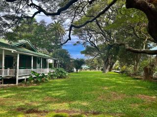 Hale Naalehu LLC Bed and Breakfast - 9