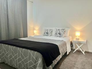 Midnight Haven Modern Escape - 1