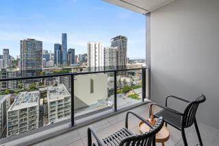 3-Bed City View Apt with Free Parking - Brisbane - 8