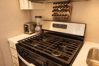 1 Bedroom 1 bathroom Pool View Balcony Kitchen Free Parking - 5