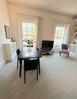 Beautiful Two Bedroom Maisonette in the heart of Chelsea - 8