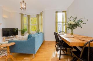 Bright 2BR 3LVL flat 4 mins Walthamstow Central St - 5
