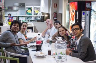 Hola Hostal Eixample - 8