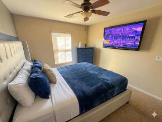 Family Friendly 3BR w Game Lounge & Garage 10 Min to Strip - 2