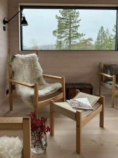 Cottage On Hallbjønnsekken With Views Of Spafjell - 2